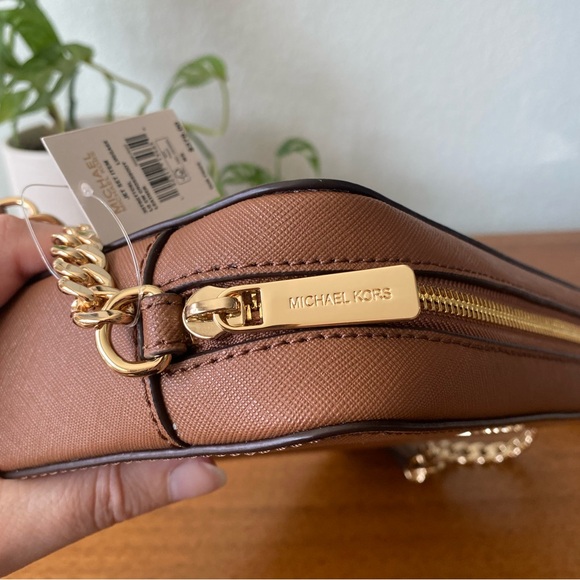 ♦️SOLD♦️ Michael Kors Large Leather Jet Set Item East West Crossbody Brown - Picture 11 of 15
